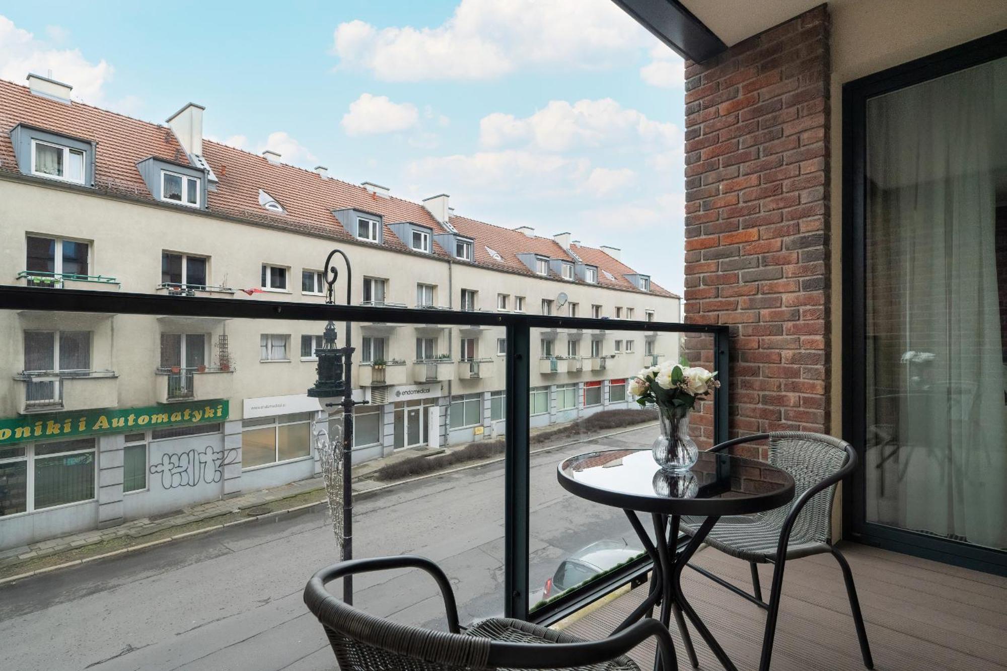 Apartment With Balcony And Free Parking In Poznan By Noclegi Renters Buitenkant foto